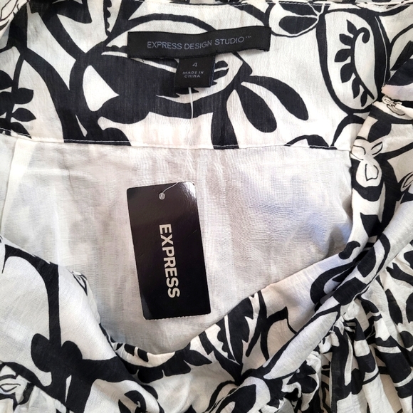 NWT Express Black and white floral Skirt w/pockets - Picture 7 of 8